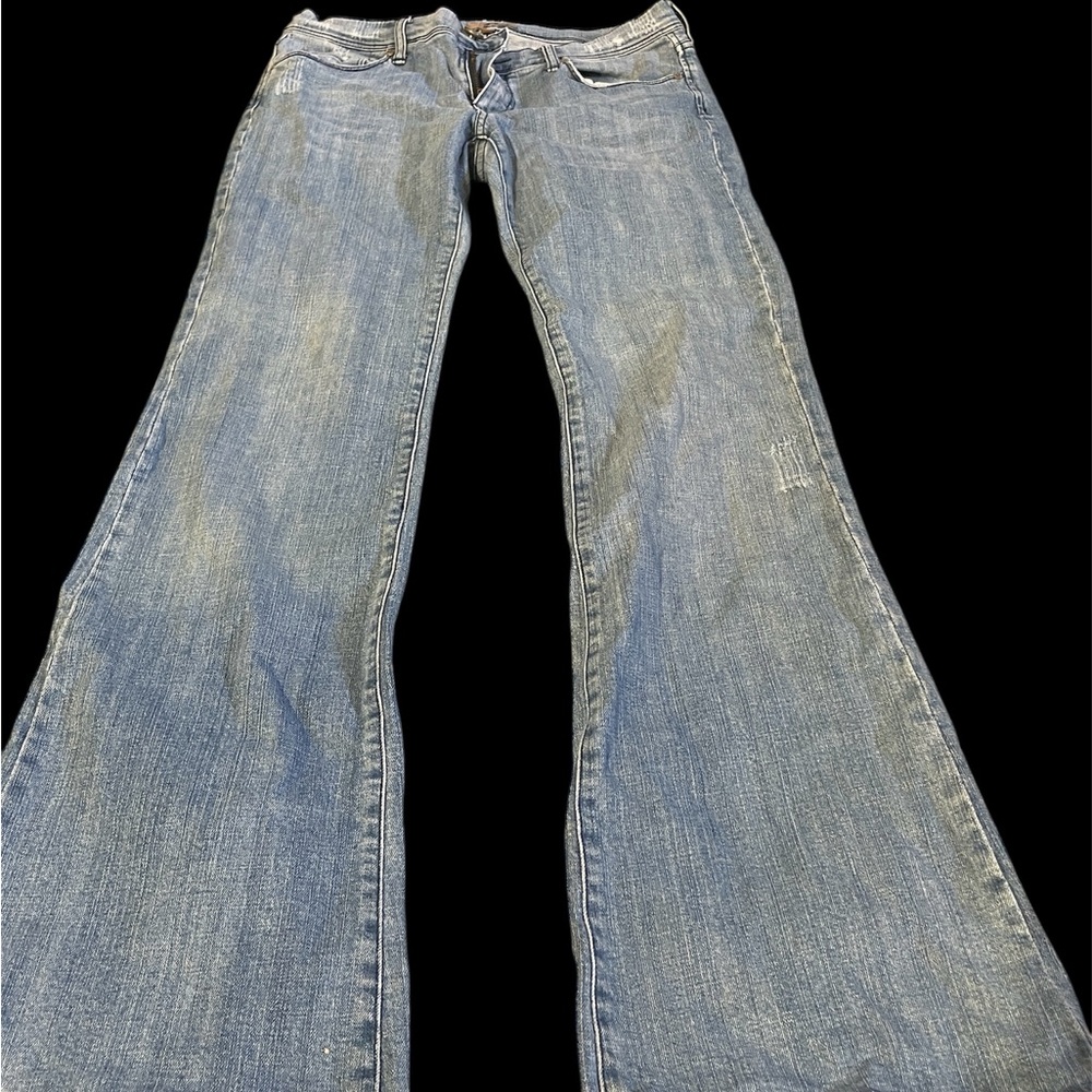 See thru Soul Women’s light wider leg denim jeans.
Size 30